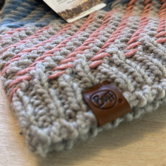 BUFF | Blue and Pink Knit Beanie with Pom-Pom - Picture 6 of 11